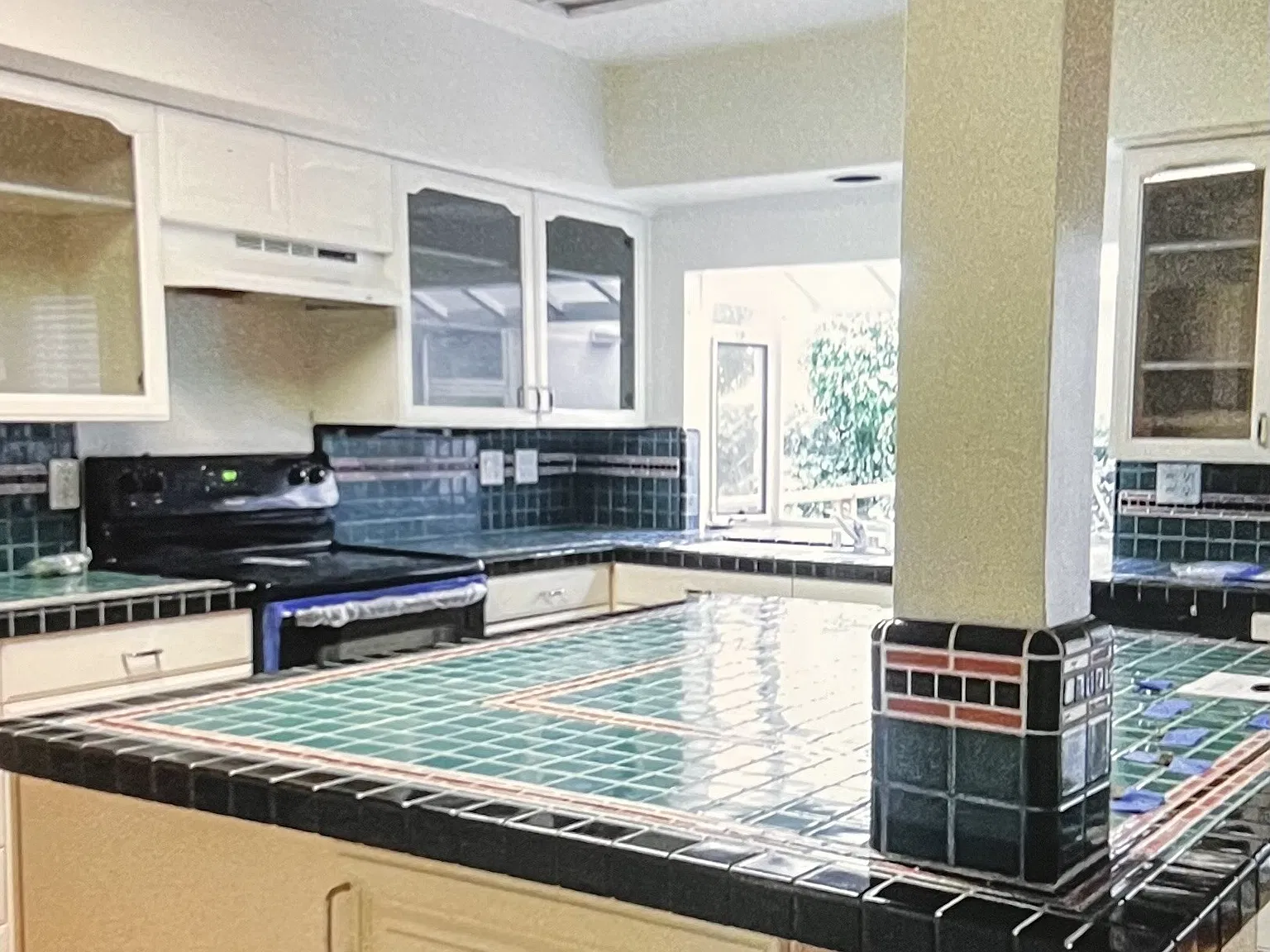 4 bed, 2.5 bath, 2000 sqft, $6,500 — Photo 2