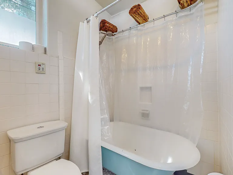 601 Noble Pl NE #2 — Photo 2