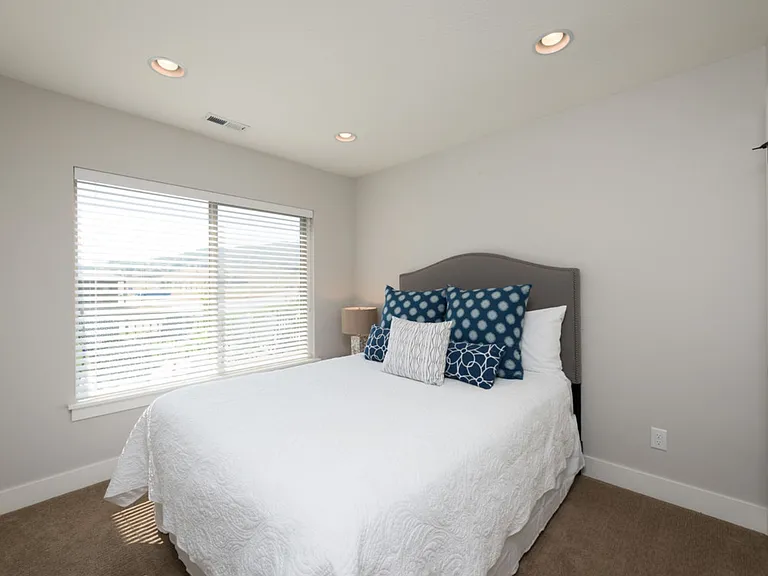 832 S Edgewater Ct — Photo 15