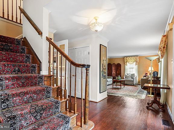 3rd image of 127 Cloverly Ln