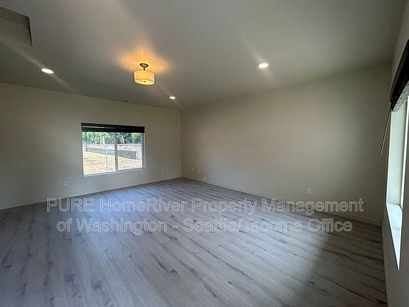 3rd image of 5111 208th St E