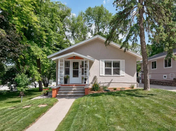 44 Katrina St, Arnolds Park, IA 51331
