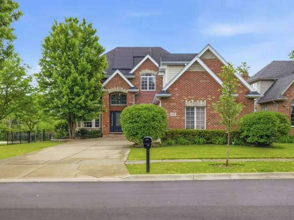 801 Shannon Lake Ct, Westmont, IL 60559