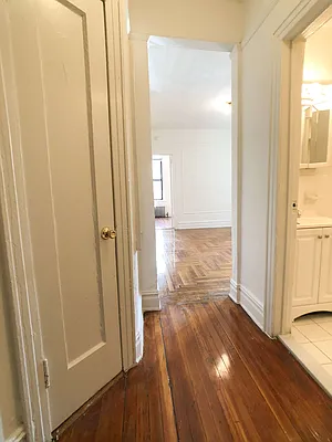Rented by Realty 2000 Corp | media 11