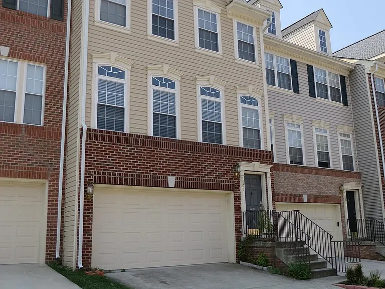 1503 Shields Ter NE — Photo 2