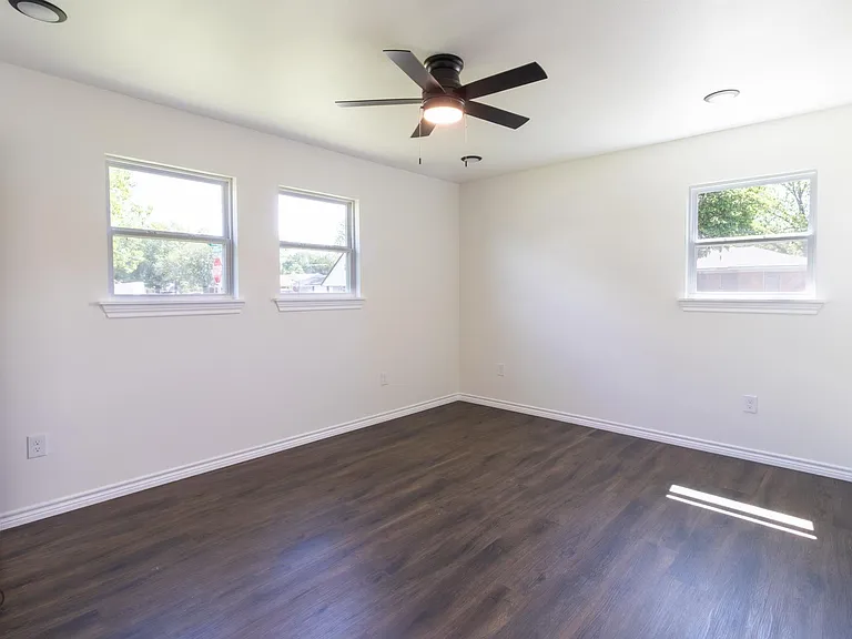1310 Eleanor St — Photo 4