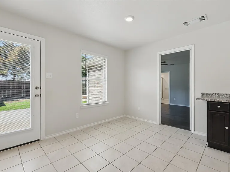 1530 Woodlake Dr — Photo 9