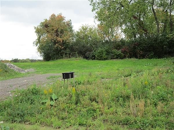 1st image of 11 Farm Pond Cir