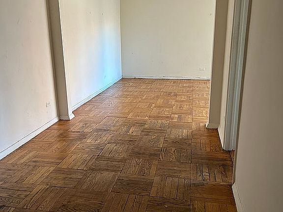 2nd image of 2711 Henry Hudson Pkwy W APT 2E