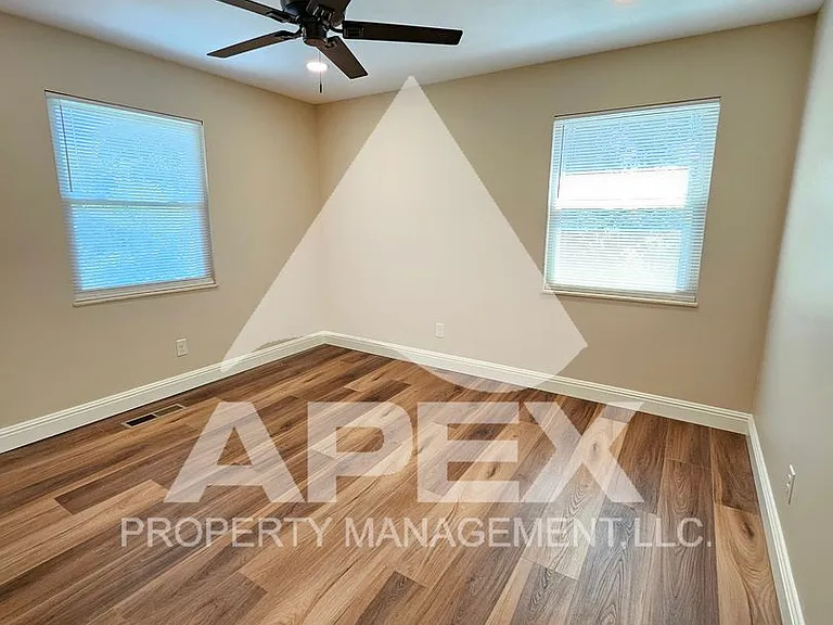 7306 Deane Hill Dr — Photo 18