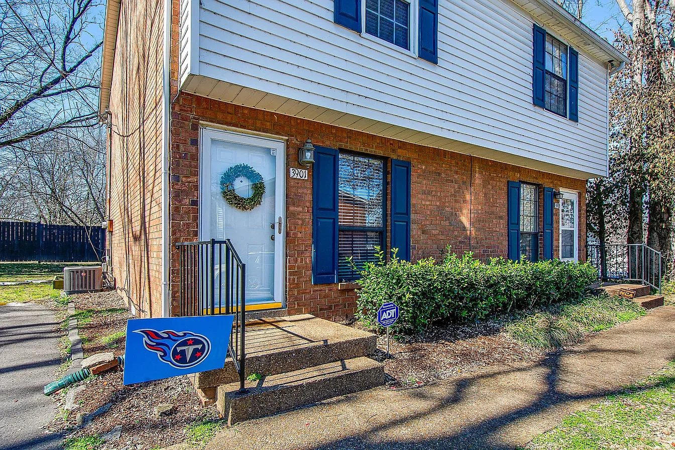 2 bed, 1.5 bath, 1065 sqft, $2,050 — Photo 1