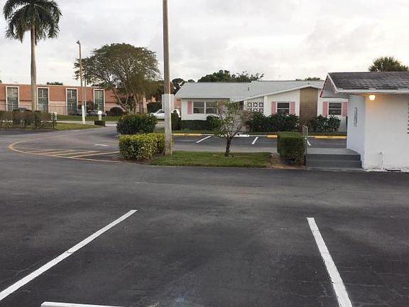 4th image of 5243 Cresthaven Blvd APT C