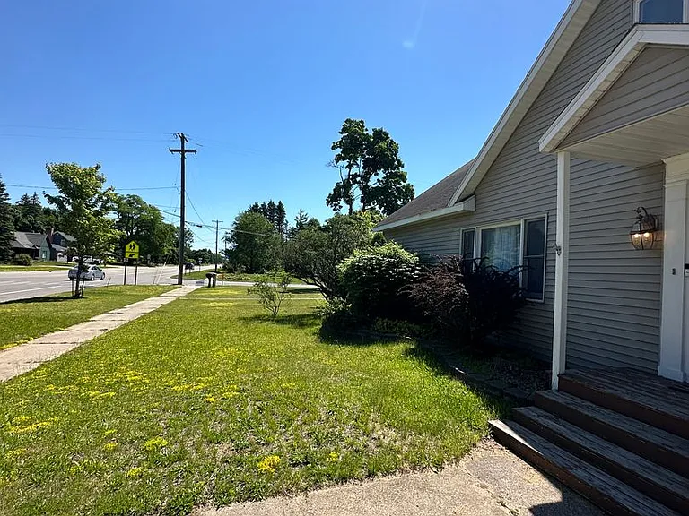 414 E Main St — Photo 40