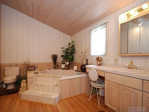 5th image of 60 Munson Ln