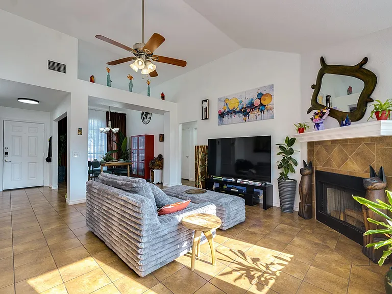 507 Clear Spring Ln — Photo 7