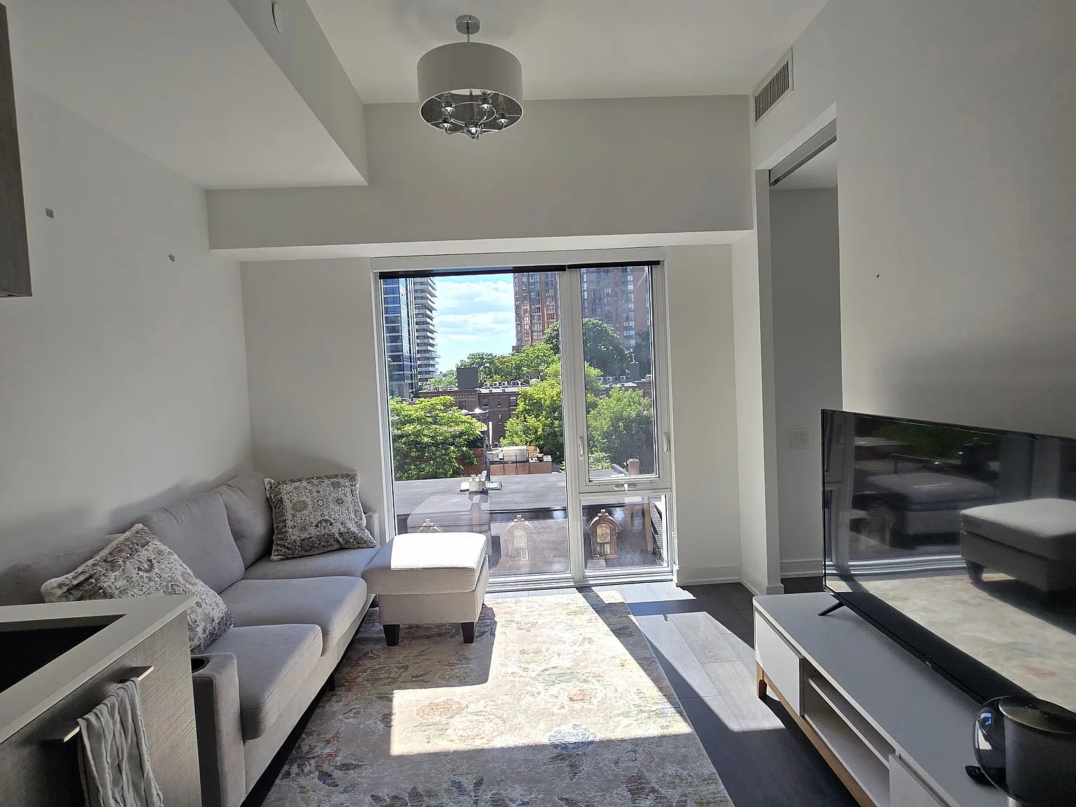 2 bed, $3,000 — Photo 1