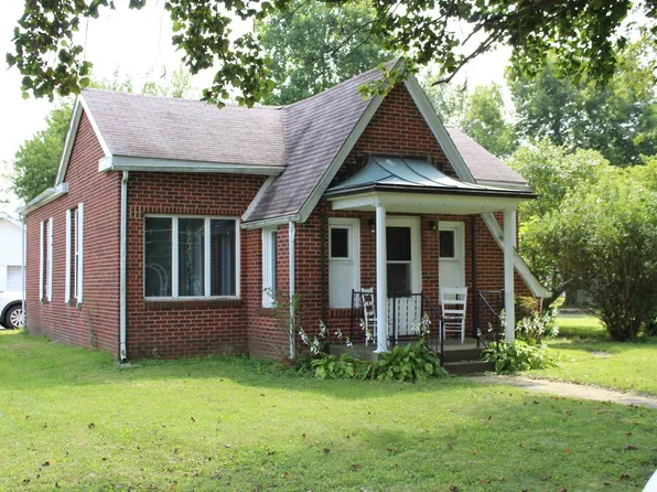 657 Loomis Ln, Carlinville, IL 62626