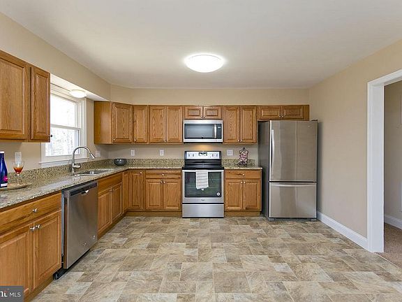 3rd image of 357 Crosscreek Ln