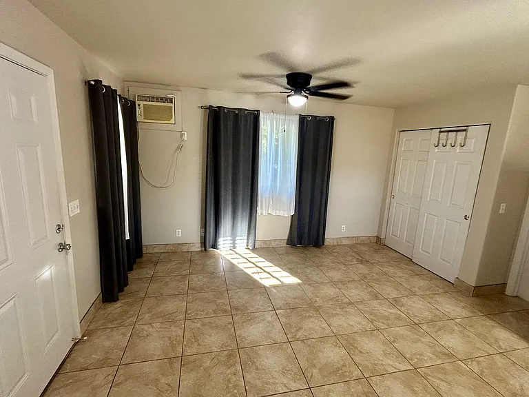 273 Olani Pl — Photo 2