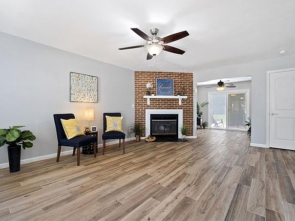 2nd image of 1613 Gallery Ave