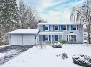 36 Pine Knoll Dr, Rochester, NY 14624
