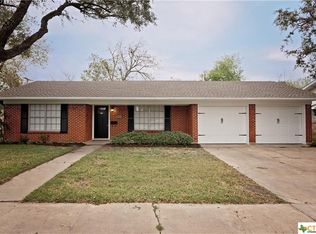 2705 Locust Ave, Victoria, TX 77901