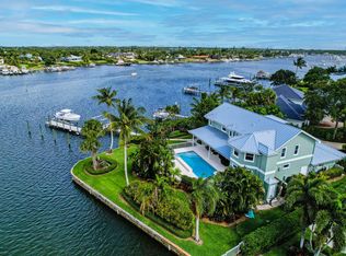 3933 SE Topsail Ct, Stuart, FL 34997
