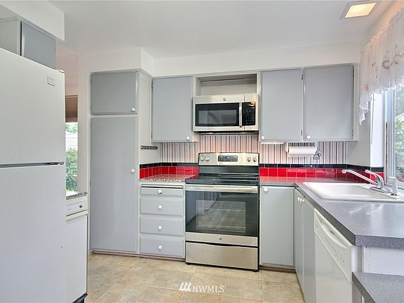5th image of 8622 Onyx Dr SW Unit A