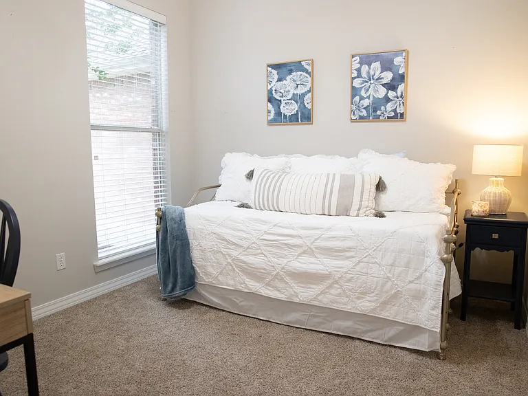 6201 Amherst Dr — Photo 3