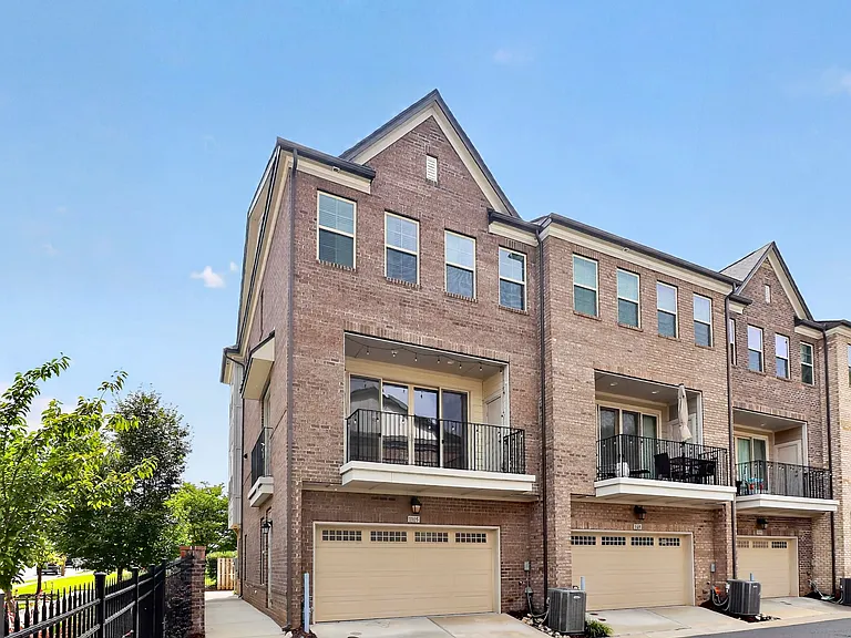 1105 Towns Hill Way — Photo 3