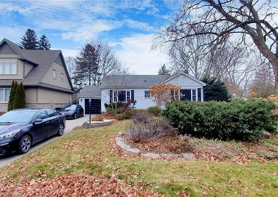 925 Kingsway Dr #BASEMENT