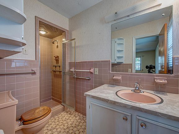 5th image of 303 Flanagans Ln