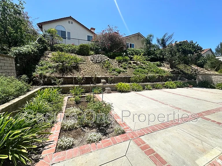 1740 Amarelle St — Photo 37