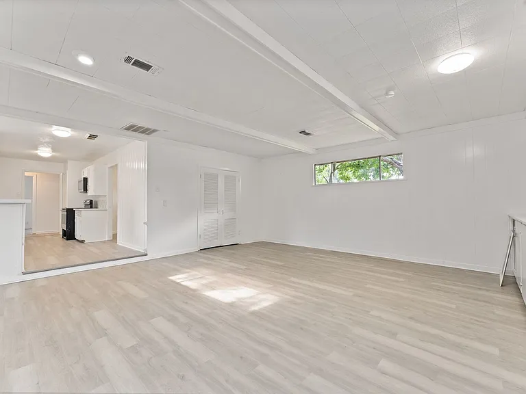 803 S 4th St — Photo 13