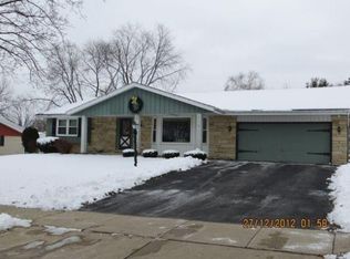 1941 Rambling Rose Rd, Waukesha, WI 53186
