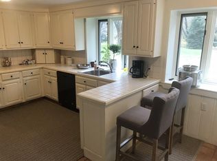 14 Dover Rd, Dover, MA 02030