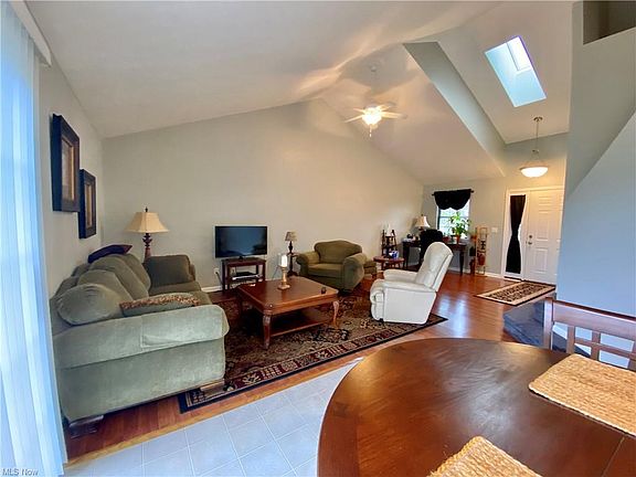 4th image of 776 Greenhaven Ct
