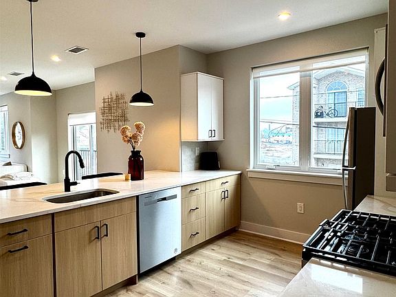 2nd image of 203-205 Randolph Ave #101