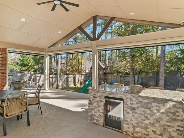 216 Elianne Lace Ct, Willis, TX 77318
