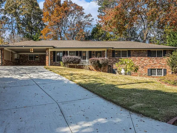 923 Tall Pine Ct, Stone Mountain, GA 30087