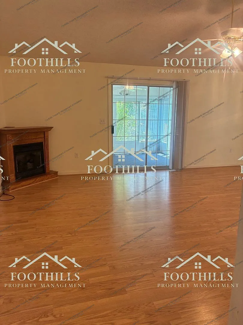 3 bed, 2.0 bath, 1422 sqft, $1,695 — Photo 2