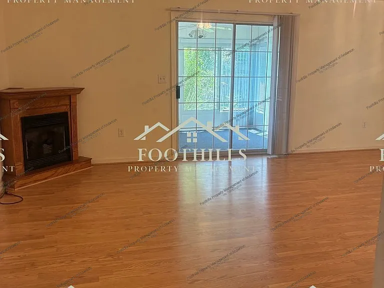 1003 Ravenswood Dr — Photo 2