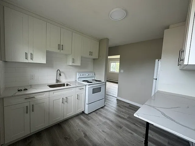 142 4th Ave #5 — Photo 6