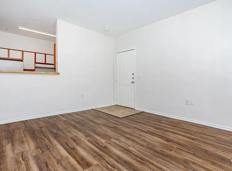 San Pedro Apartments — Photo 38