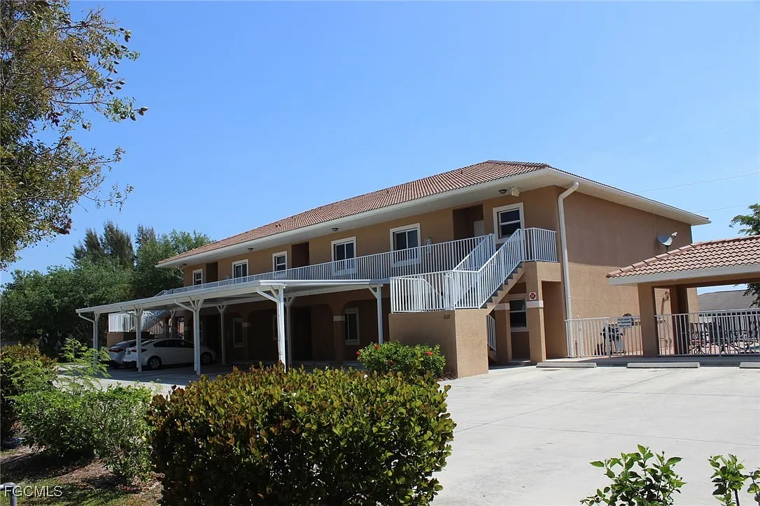 Building Photo - 607 SE 13th Pl #201