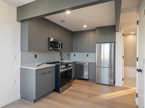 3rd image of 931 Carroll St #705