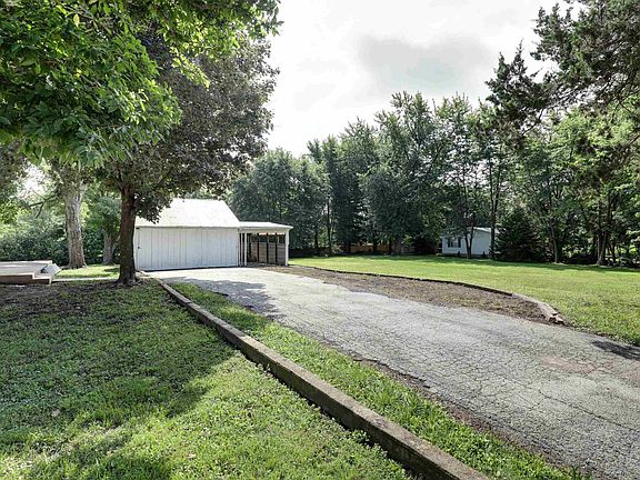 3rd image of 109 Sillman St