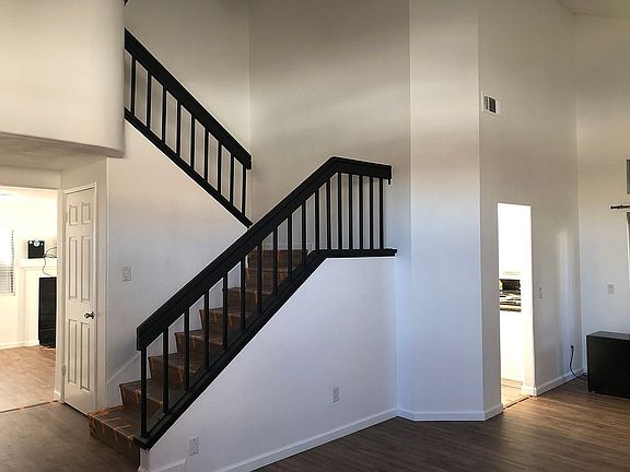 5th image of 410 Hamlin Cir