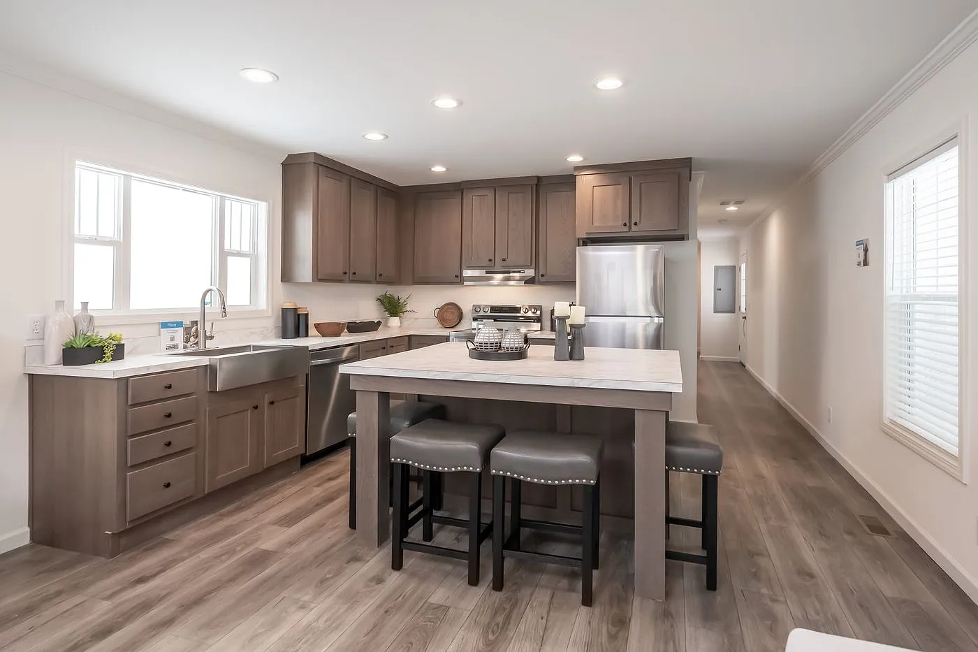 3 bed, 1200 sqft, $1,800 — Photo 1