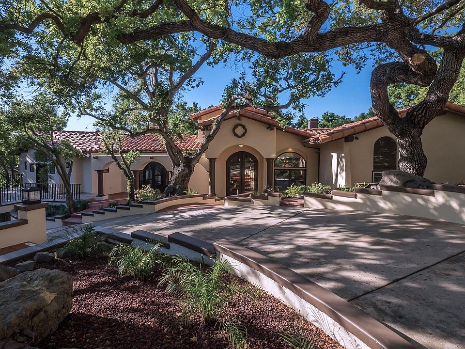 1st image of 31649 Saddletree Dr